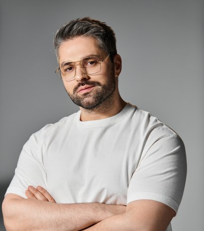 creative portrait of a man capturing the essence o 3V3V9N3